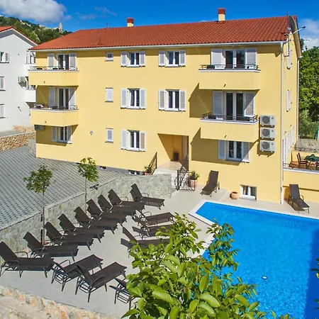 Gemuetliche In Mit Gemeinsamem Pool Und Grill By Interhome * Baska (Krk)