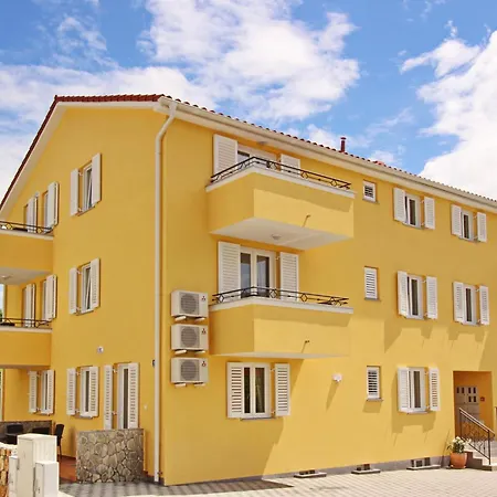 Gemuetliche In Mit Gemeinsamem Pool Und Grill By Interhome Apartamento *