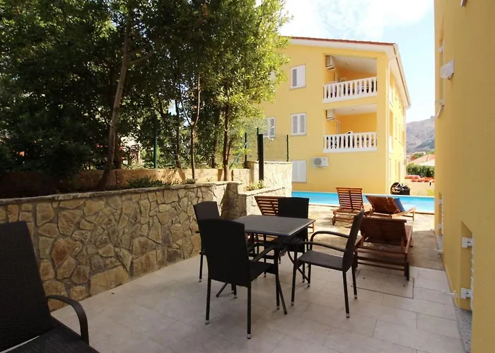 Апартаменты Gemuetliche In Mit Gemeinsamem Pool Und Grill By Interhome
