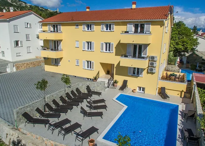 Gemuetliche In Mit Gemeinsamem Pool Und Grill By Interhome