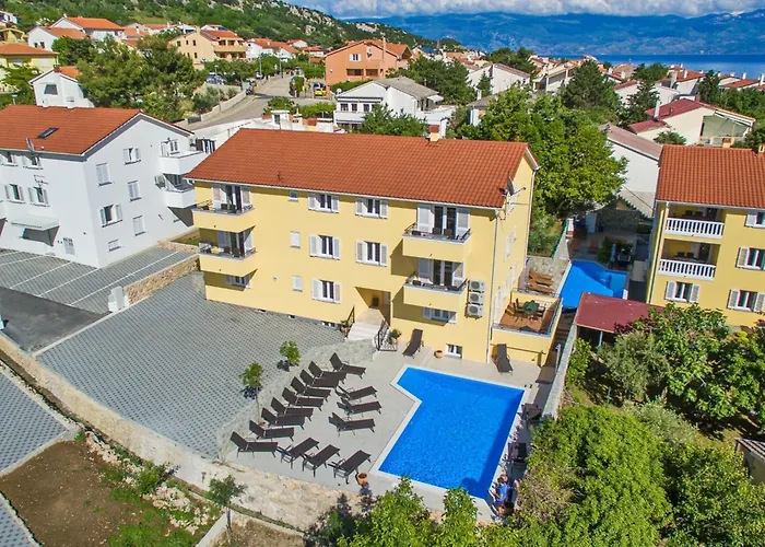 Gemuetliche In Mit Gemeinsamem Pool Und Grill By Interhome