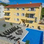 Gemuetliche In Mit Gemeinsamem Pool Und Grill By Interhome