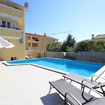Apartament Gemuetliche In Mit Gemeinsamem Pool Und Grill By Interhome *