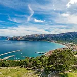Apartament Gemuetliche In Mit Gemeinsamem Pool Und Grill By Interhome