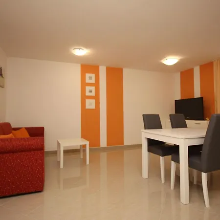 Apartament Gemuetliche In Mit Gemeinsamem Pool Und Grill By Interhome Baška