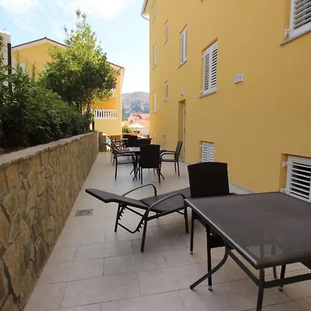 Gemuetliche In Mit Gemeinsamem Pool Und Grill By Interhome Apartman Baška