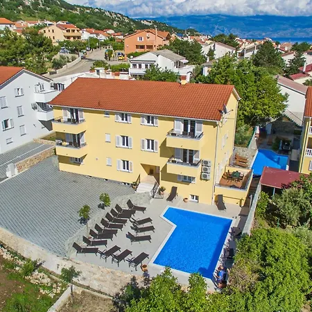 Gemuetliche In Mit Gemeinsamem Pool Und Grill By Interhome